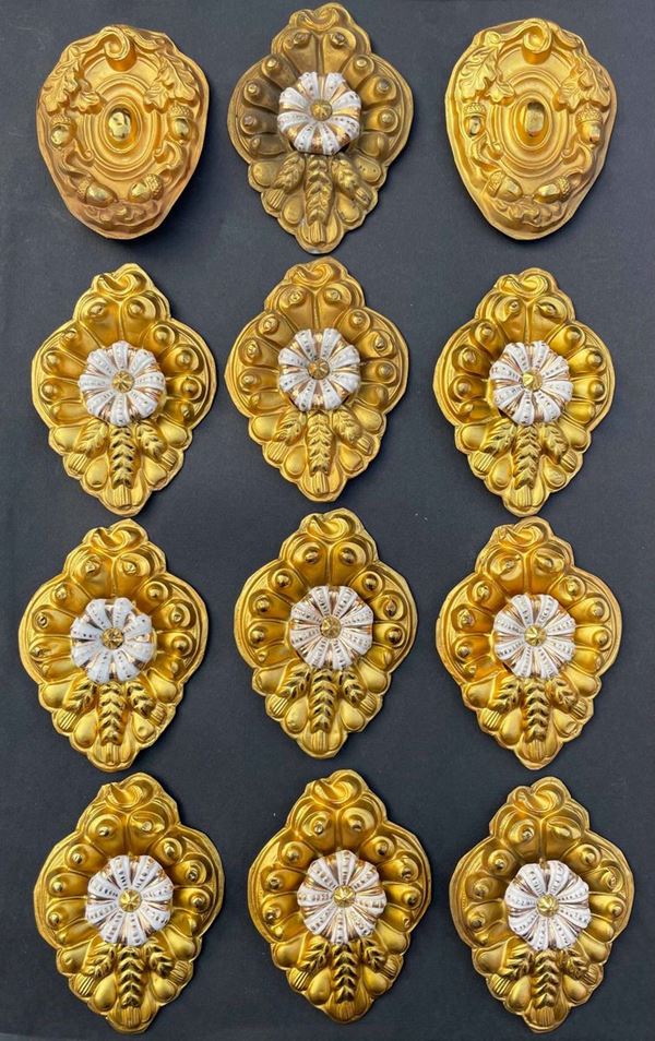 12 decorazioni in smalto e metallo dorato, XIX secolo
