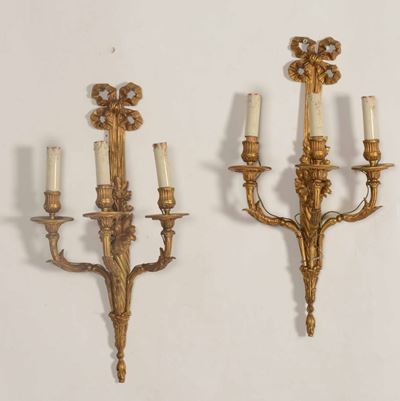 Coppia di Appliques a Tre Luci in Bronzo Dorato. XIX-XX Secolo