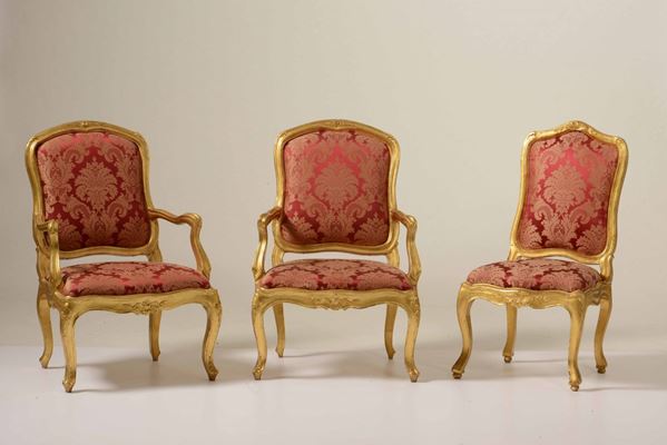 Coppia di poltrone e una sedia in stile Luigi XV in legno dorato, XIX-XX secolo