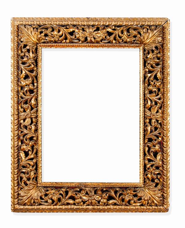 Cornice con specchio in legno intagliato e dorato. italia o spagna XVIII secolo