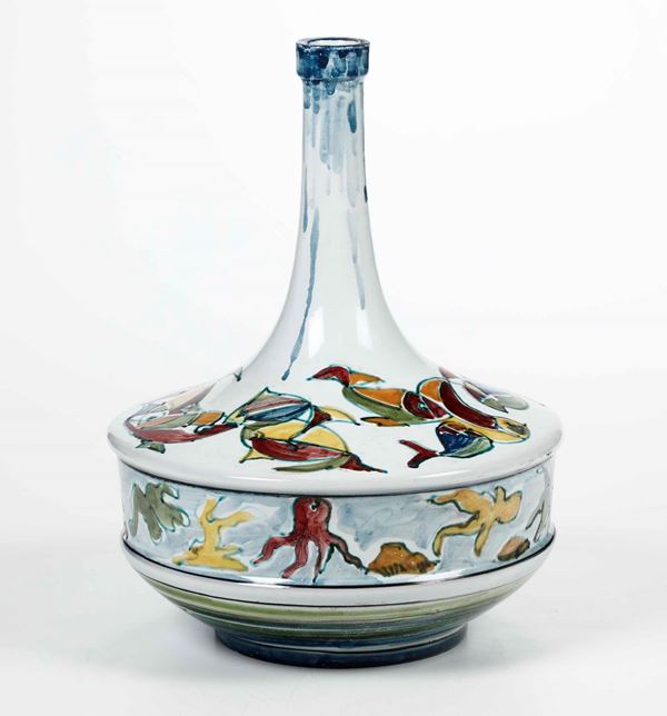 Vaso a forma di bottiglia. Albissola, manifattura ceramisti associati, 1945-1969. Decorazione C. Grillo