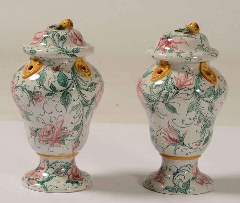 Coppia di vasi con coperchio, Albisola, XX secolo  - Asta Una Proprietà Lombarda | Cambi Time - Cambi Casa d'Aste