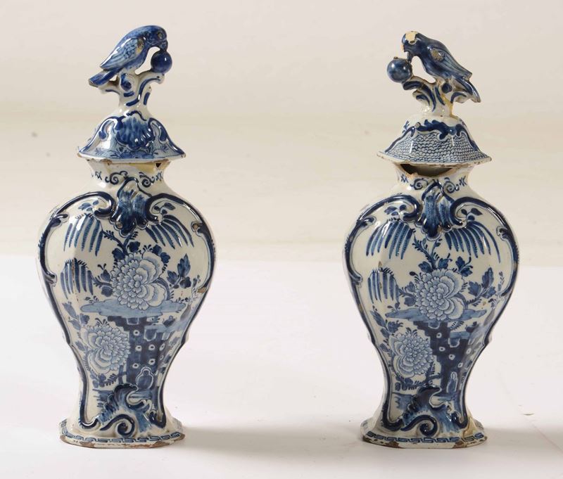 Coppia di vasi, Olanda, Delft, XX secolo  - Auction A Lombard Property | Cambi Time - Cambi Casa d'Aste