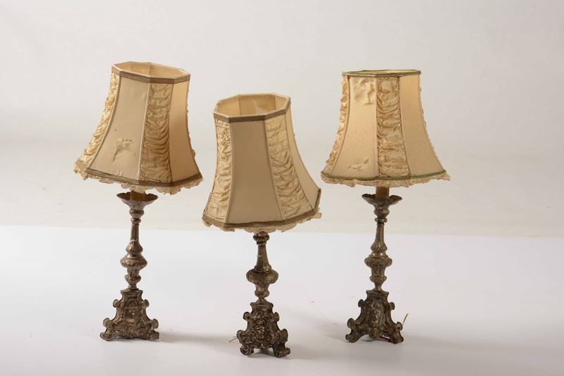 Insieme di tre candelieri in rame argentato  - Auction A Lombard Property | Cambi Time - Cambi Casa d'Aste
