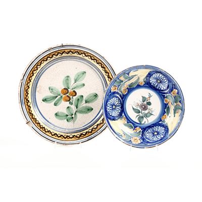 Piatto decorativo in maiolica policroma, Campania, Vietri, XIX secolo