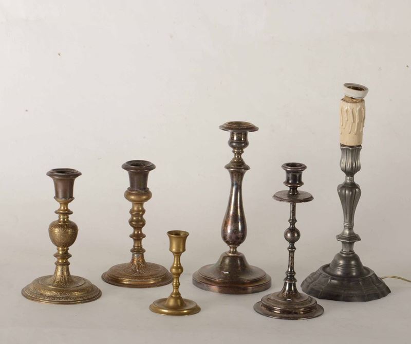 Lotto composto da sei candelieri diversi  - Asta Una Proprietà Lombarda | Cambi Time - Cambi Casa d'Aste