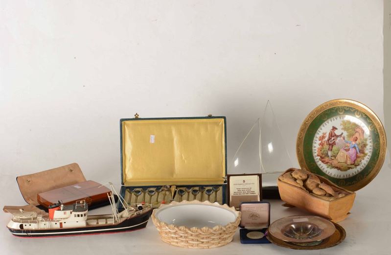 Lotto di oggetti vari  - Auction A Lombard Property | Cambi Time - Cambi Casa d'Aste