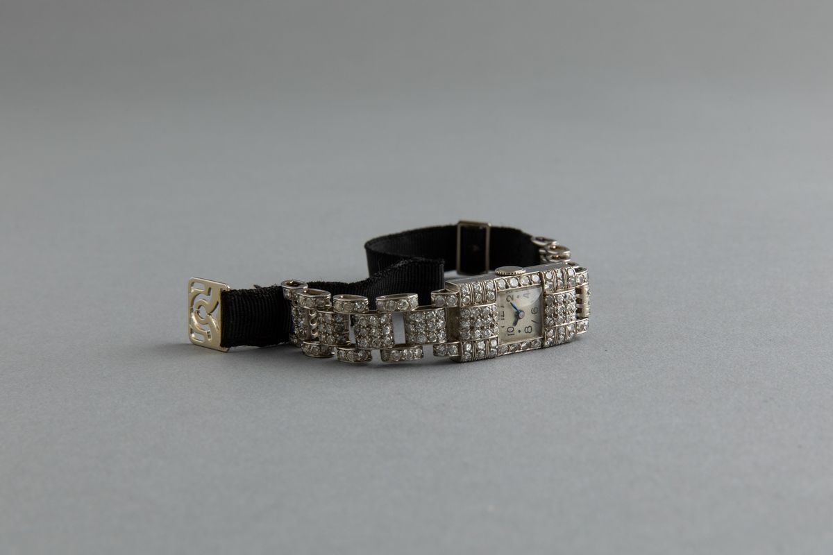Orologio in Platino e Diamanti Non Funzionante Cassa Anonima