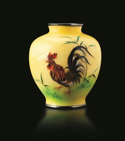 Piccolo Vaso in Smalto con Raffigurazioni di Galli Entro Paesaggio su Fondo Giallo, Giappone, And...