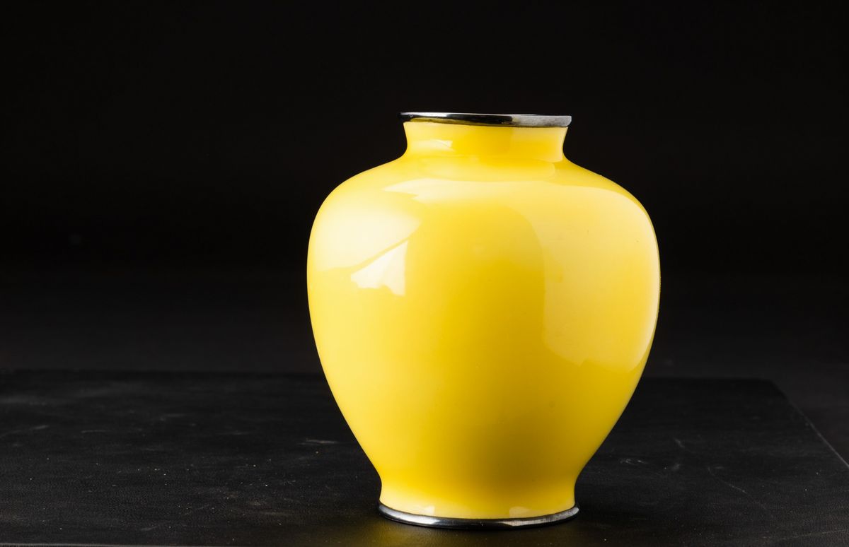 Piccolo Vaso in Smalto con Raffigurazioni di Galli Entro Paesaggio su Fondo Giallo, Giappone, And...