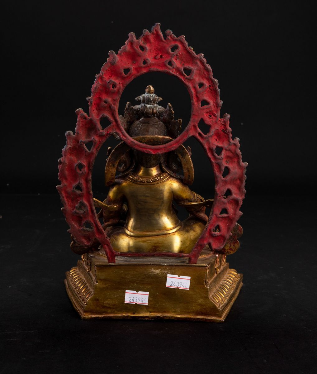 Figura di Guardiano Entro Aura in Bronzo Dorato e Parzialmente Dipinto, Cina, XX Secolo