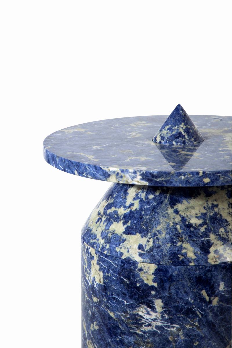 Karen Chekerdjian per Mmairo - Totem in Blue Sodalite