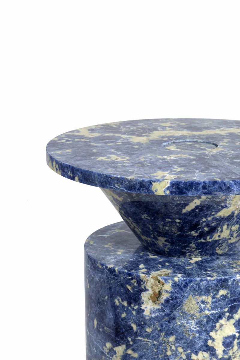 Karen Chekerdjian per Mmairo - Totem in Blue Sodalite