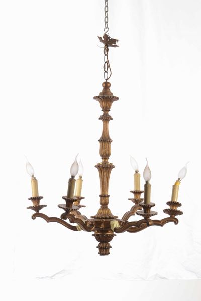 Lampadario in Legno Dorato e Intagliato. XX Secolo