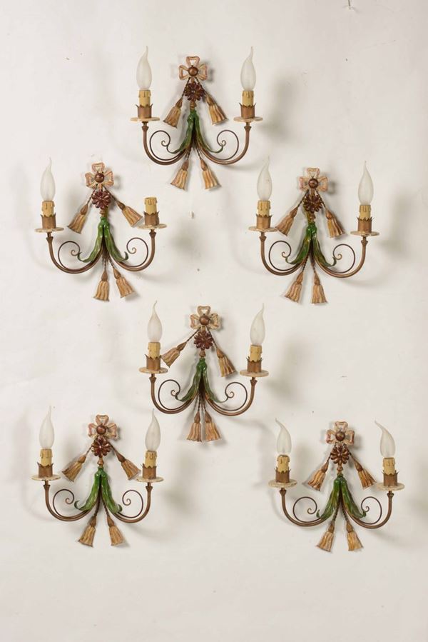 Sei appliques in metallo laccato a due luci. XIX secolo