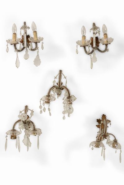 Cinque Appliques Diverse in Metallo e Vetro. XIX Secolo