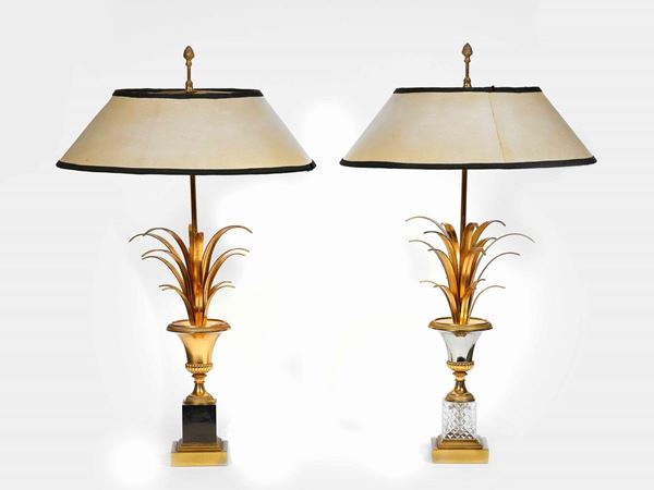 Due lampade da tavolo. Bronzo, metallo e vetro. XX secolo