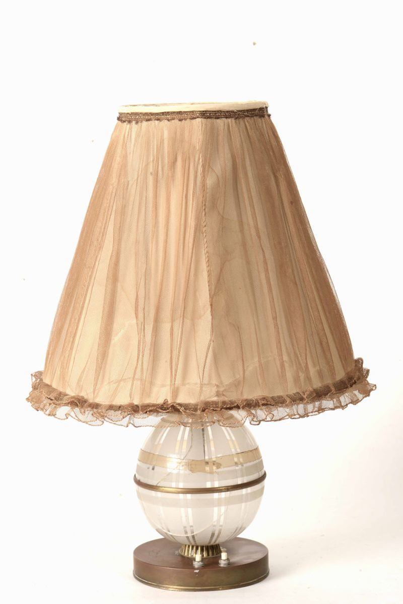Lampada da tavolo in vetro di forma globulare, XX secolo  - Auction A Lombard Property | Cambi Time - Cambi Casa d'Aste