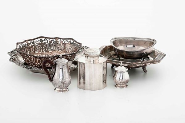Lotto di oggetti in argento di diverso uso