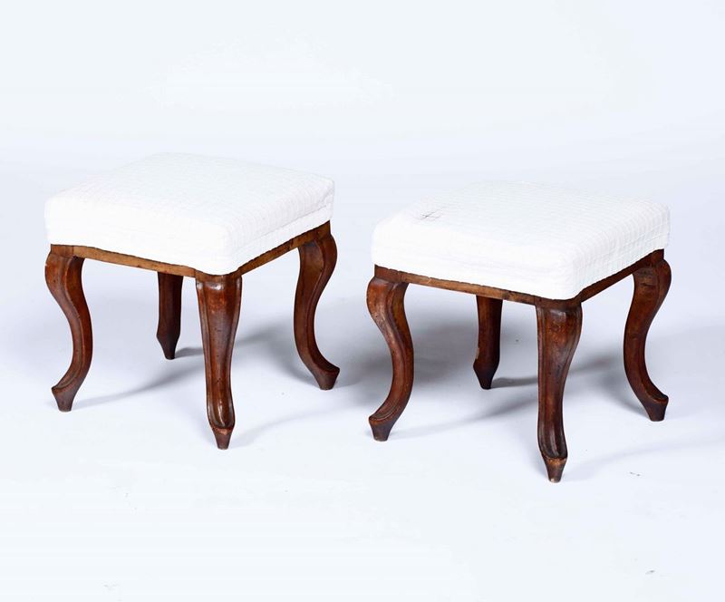 Coppia di panchetti in legno con gambe mosse  - Auction Fine Art January | Cambi Time - I - Cambi Casa d'Aste