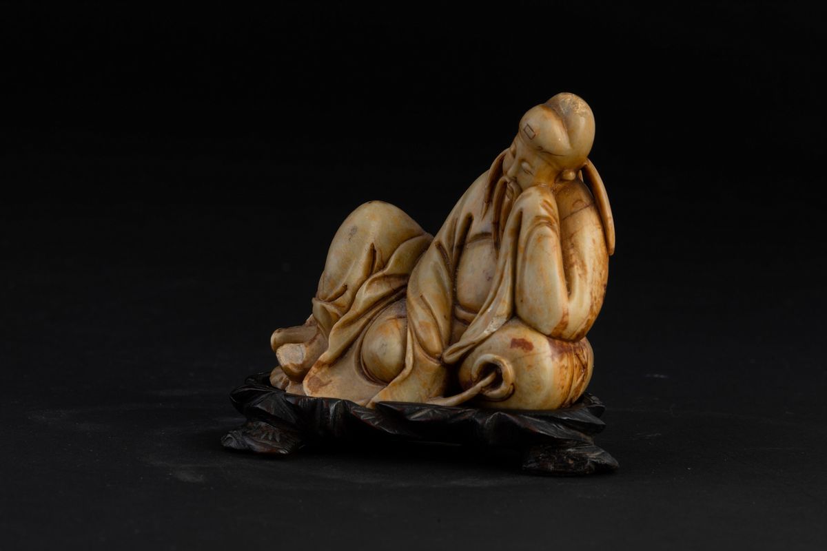Figura di Saggio Scolpita in Saponaria, Cina, XX Secolo