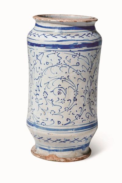 Albarello di Maiolica Foggiato al Tornio; Impasto di Colore Rosato, a Grana Fine, Compatto; Genov...