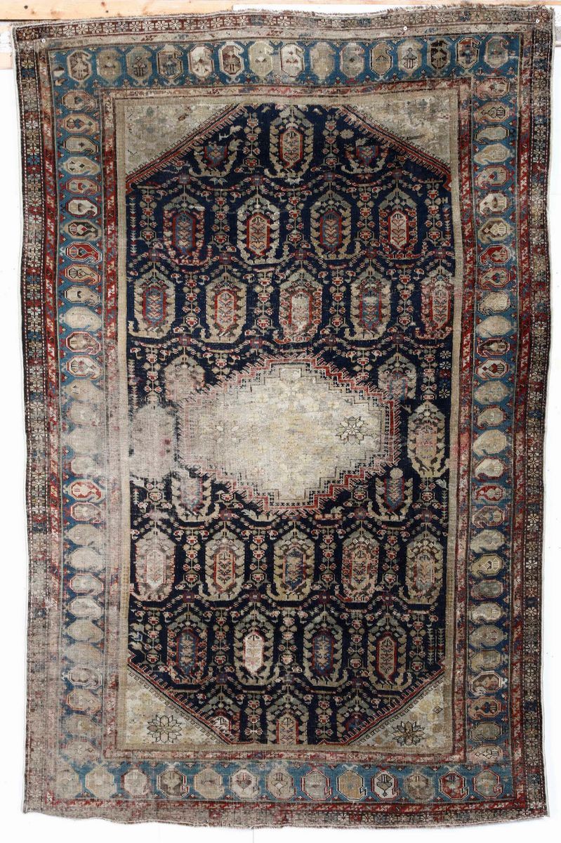 Tappeto Hila, Caucaso fine XIX secolo campo marrone scuro decorato da grandi bothe, e piccolo medaglione centrale, bordura azzurra con bothe  - Auction Carpets - Cambi Casa d'Aste