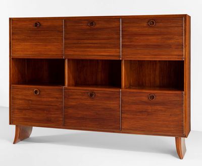 Mobile Contenitore in Legno con Rivestimenti in Legno Grissinato. Dettagli in Ottone.