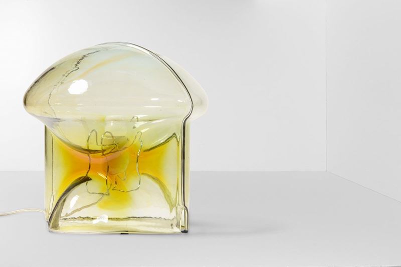 Umberto Riva : Lampada da tavolo in vetro di Murano e particolari in metallo.  - Asta Design - Cambi Casa d'Aste
