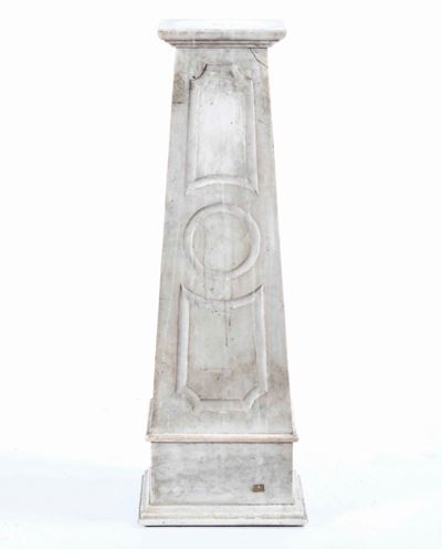Base in Marmo di Forma Rastremata. XIX-XX Secolo