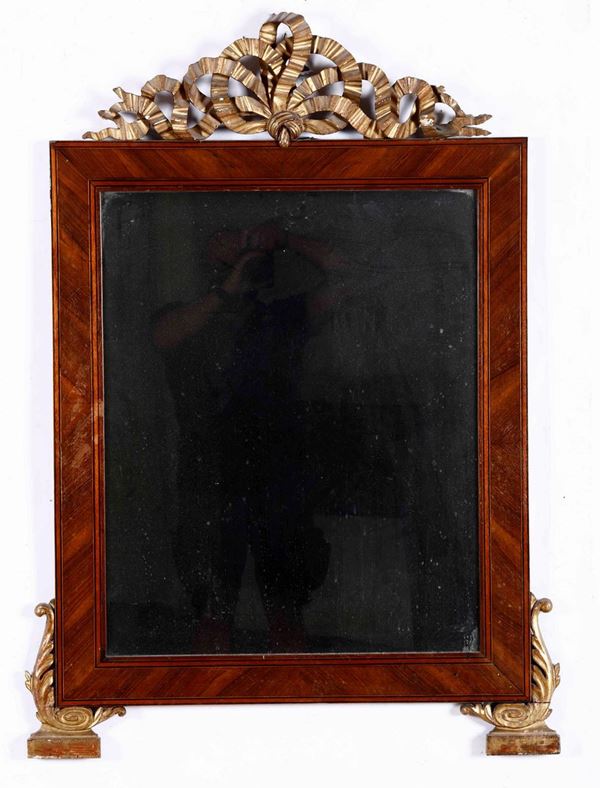 Specchiera in legno lastronato e filettato, XIX secolo
