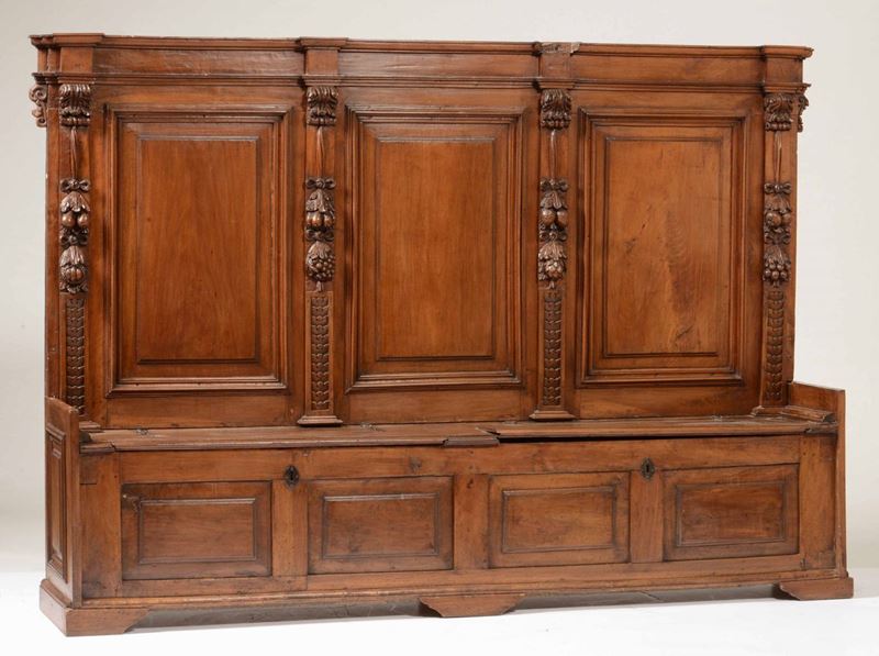 Panca a tre stalli in legno con lesene scolpite. XVIII-XIX secolo  - Auction A Lombard Property | Cambi Time - Cambi Casa d'Aste