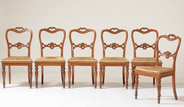 Sei sedie in legno intagliato con schienale a giorno, XIX secolo