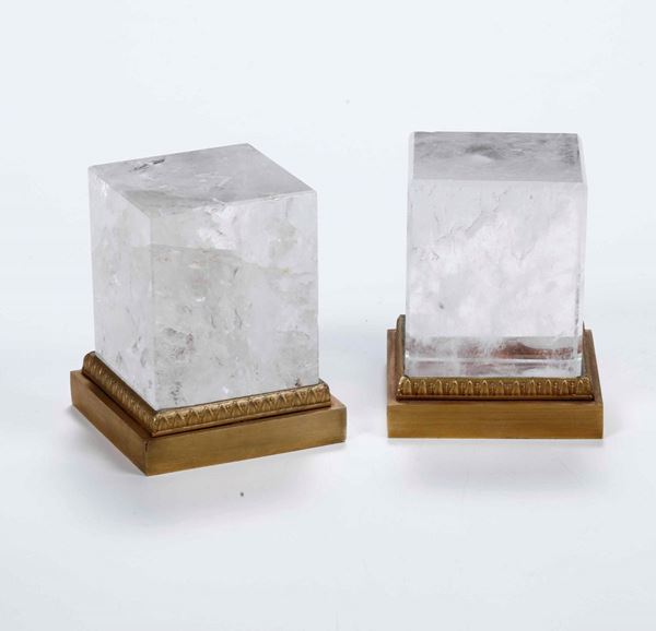 Coppia di basi in cristallo di Rocca e metallo dorato. XX secolo
