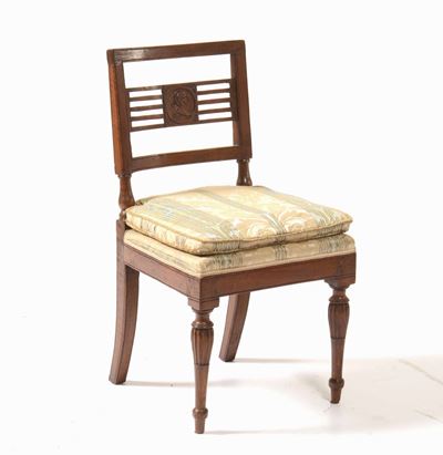 Sedia in Noce con Cartella Ornata da un Medaglione con Profilo, XVIII-XIX Secolo