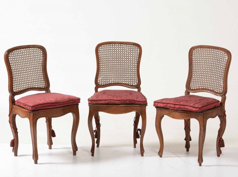 Tre sedie in stile Luigi XV in legno intagliato e cannetè. Fine XVIII secolo  - Asta Una Proprietà Lombarda | Cambi Time - Cambi Casa d'Aste
