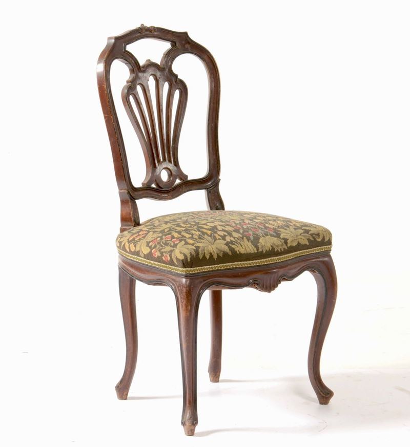 Sedia in legno intagliato con schienale a giorno. XIX secolo  - Asta Una Proprietà Lombarda | Cambi Time - Cambi Casa d'Aste