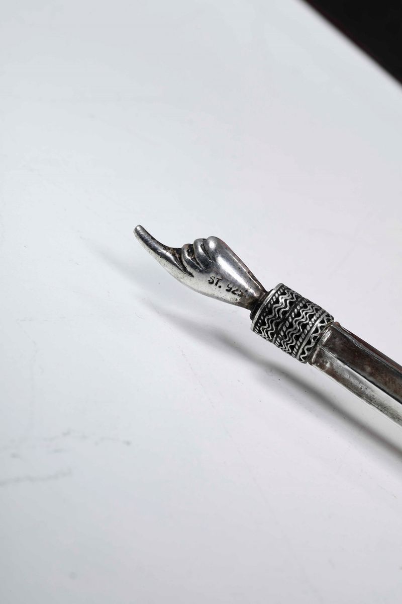 Puntatore Yad in Argento e Madreperla, Arte Ebraica, Inizio XX Secolo