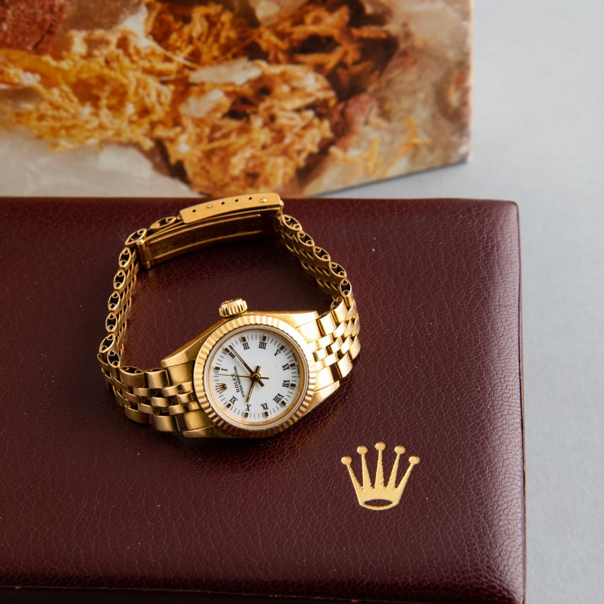 Rolex - Oyster Perpetual Lady Ref 67198 in Oro Giallo 18k con Bracciale Jubilee con Ghiera Zigrin...