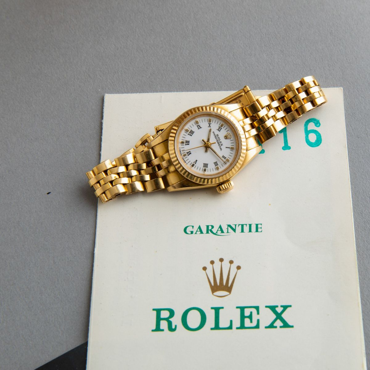 Rolex - Oyster Perpetual Lady Ref 67198 in Oro Giallo 18k con Bracciale Jubilee con Ghiera Zigrin...