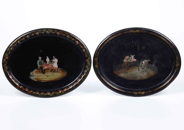 Due piccoli vassoi in tole peinte. XX secolo