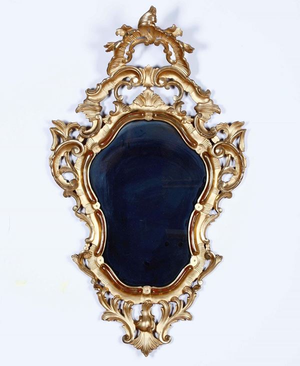 Coppia di specchiere in legno intagliato e dorato. XIX secolo