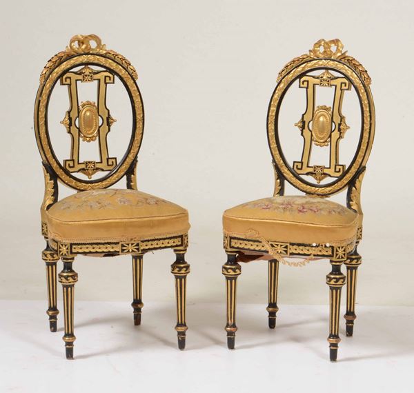 Coppia di sedie Napoleone III in legno intagliato, dorato ed ebanizzato. XIX secolo