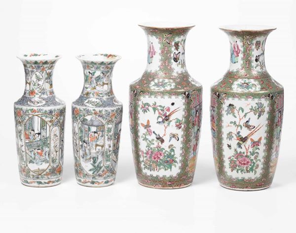 Quattro vasi in porcellana Canton con decori floreali e scene di vita comune entro riserve, Cina, Dinastia Qing, XIX secolo