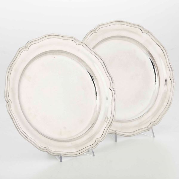Coppia di piatti in argento. Argenteria italiana del XX secolo