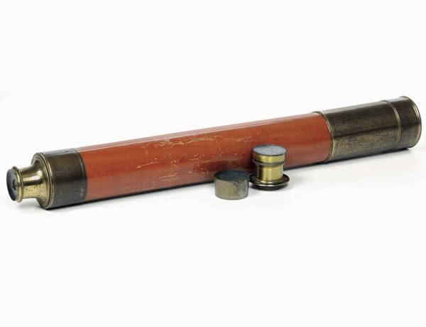 Cannocchiale in legno e ottone. Prima metà XX secolo