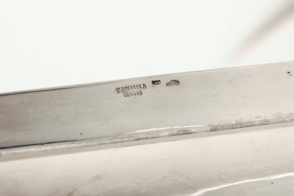 Vassoio in Argento Fuso e Cesellato. Argenteria Italiana del XX Secoll. Argentiere Gianni Pietras...