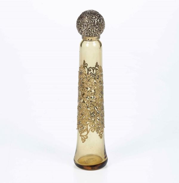 Flaconcino in vetro con decoro e tappo in lamina d'argento?