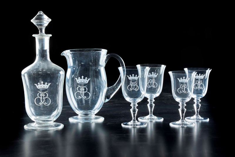 Servizio di calici e bottiglie con monogramma "B" specchiato e corona nobiliare  - Auction tableware | Cambi Time - I - Cambi Casa d'Aste