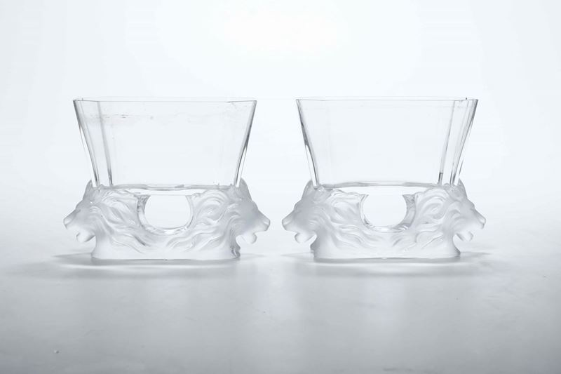 Coppia di centrotavola in vetro molato con base con leoni  - Asta Antiquariato Aprile | Cambi Time - Cambi Casa d'Aste